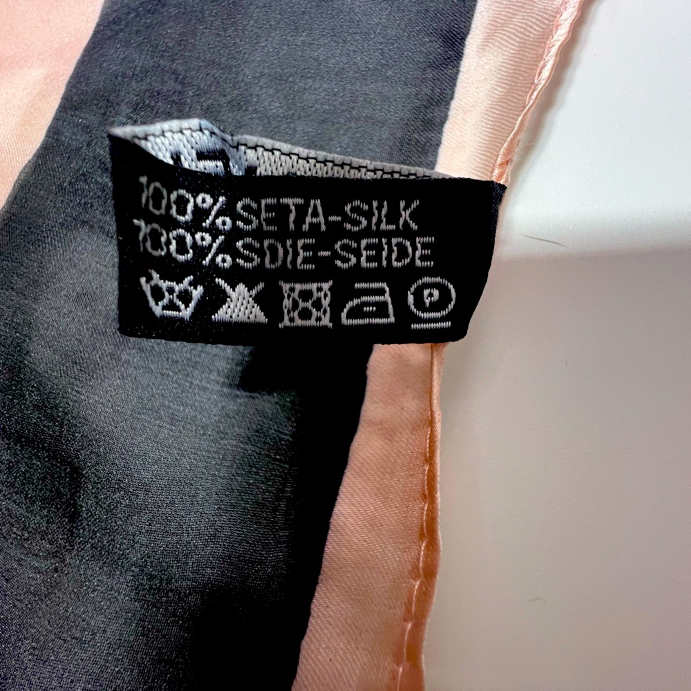 Chanel - large silk scarf. Black, gray, and pink/ salmon. - Picture 6 of 9